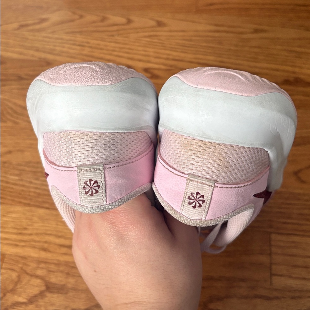Nike size 8 light pink sneakers - Picture 4 of 9
